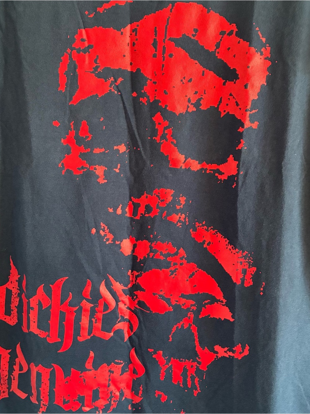 Genuine Dickies Navy Blue Graphic V-neck T-shirt with Distress Red Skull NWOT - Picture 5 of 6